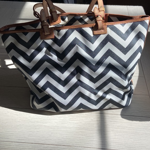 Black and White Chevron Dooney & Bourke Tote - Picture 2 of 4
